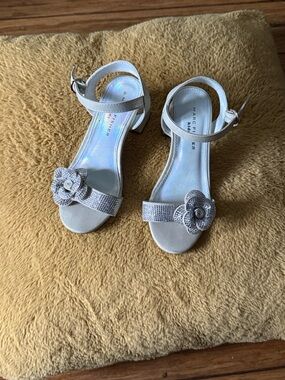 Marc Fisher Kids Sparkle Flower Ankle Strap Sandals in Silver